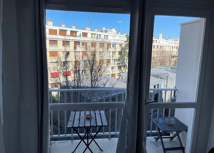 Studio Pour 2 Personnes Avec Balcon Metro Marcel Sambat