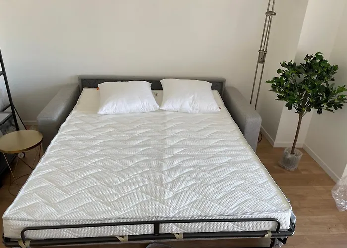 Studio Pour 2 Personnes Avec Balcon Metro Marcel Sambat