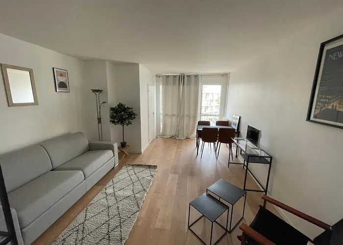 Studio Pour 2 Personnes Avec Balcon Metro Marcel Sambat