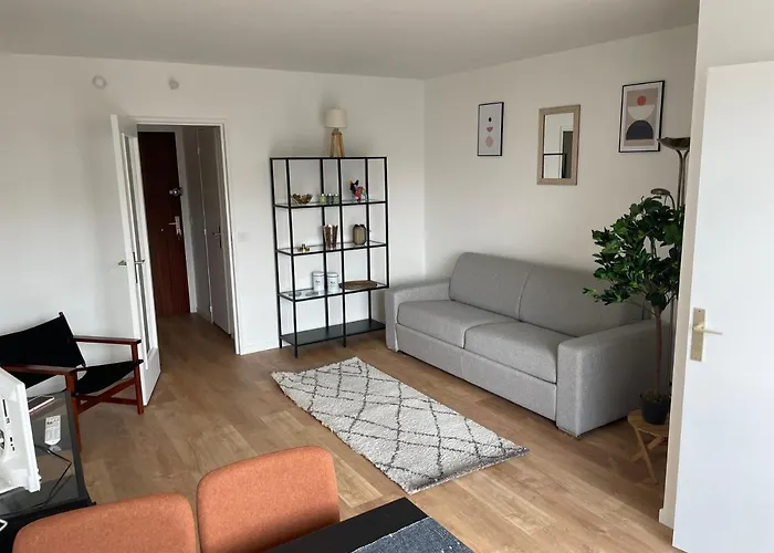 Studio Pour 2 Personnes Avec Balcon Metro Marcel Sambat