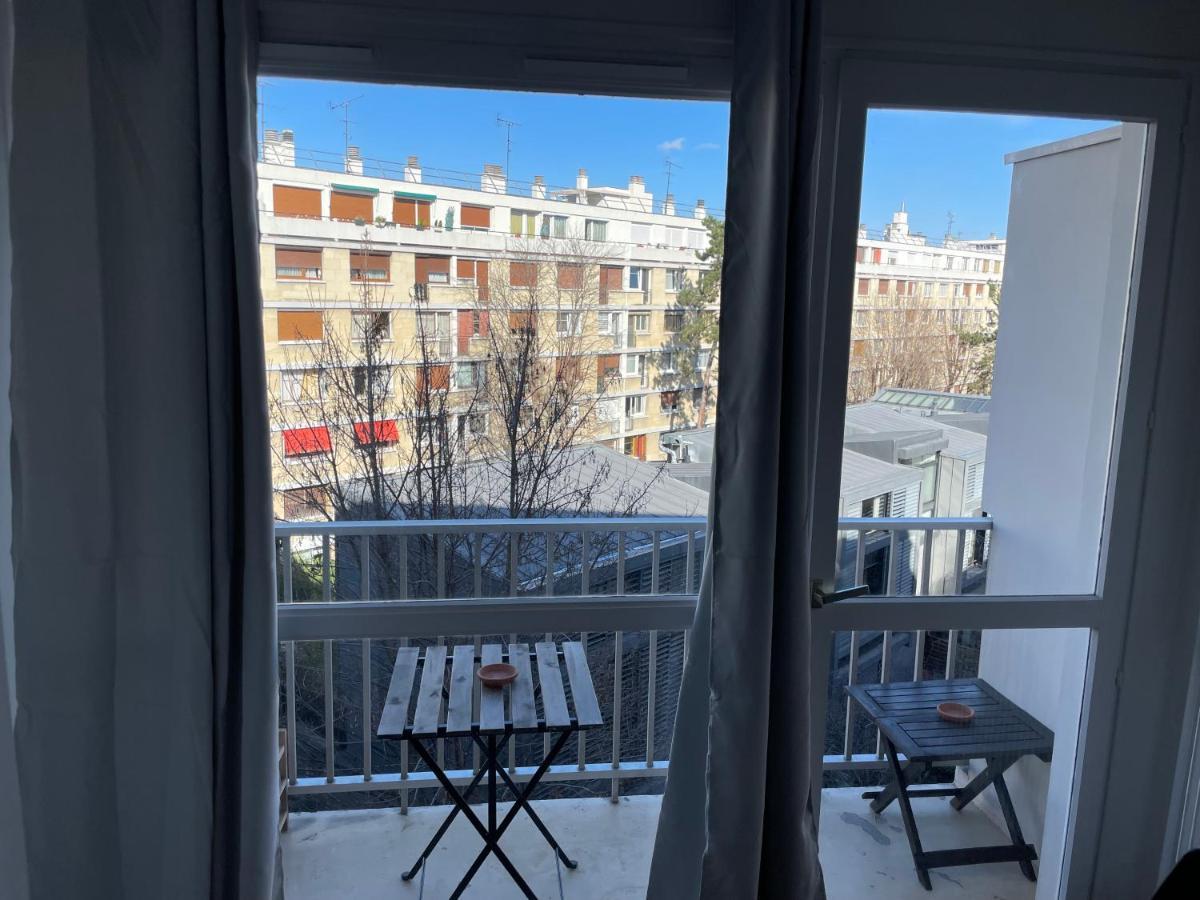 Pour 2 Personnes Avec Balcon Metro Marcel Sambat Apartment